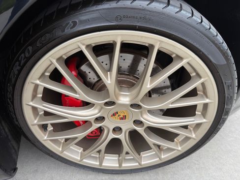 Used 2019 Porsche 911 Targa 4 GTS image 5