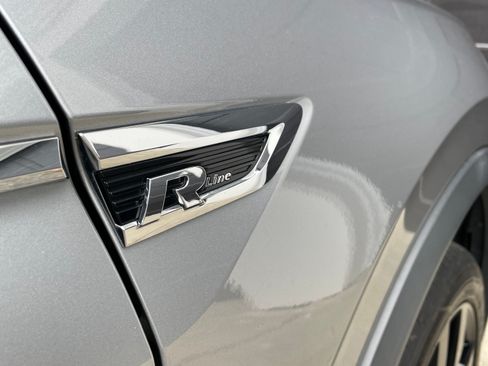 Used 2020 Volkswagen Tiguan SE R-Line image 9