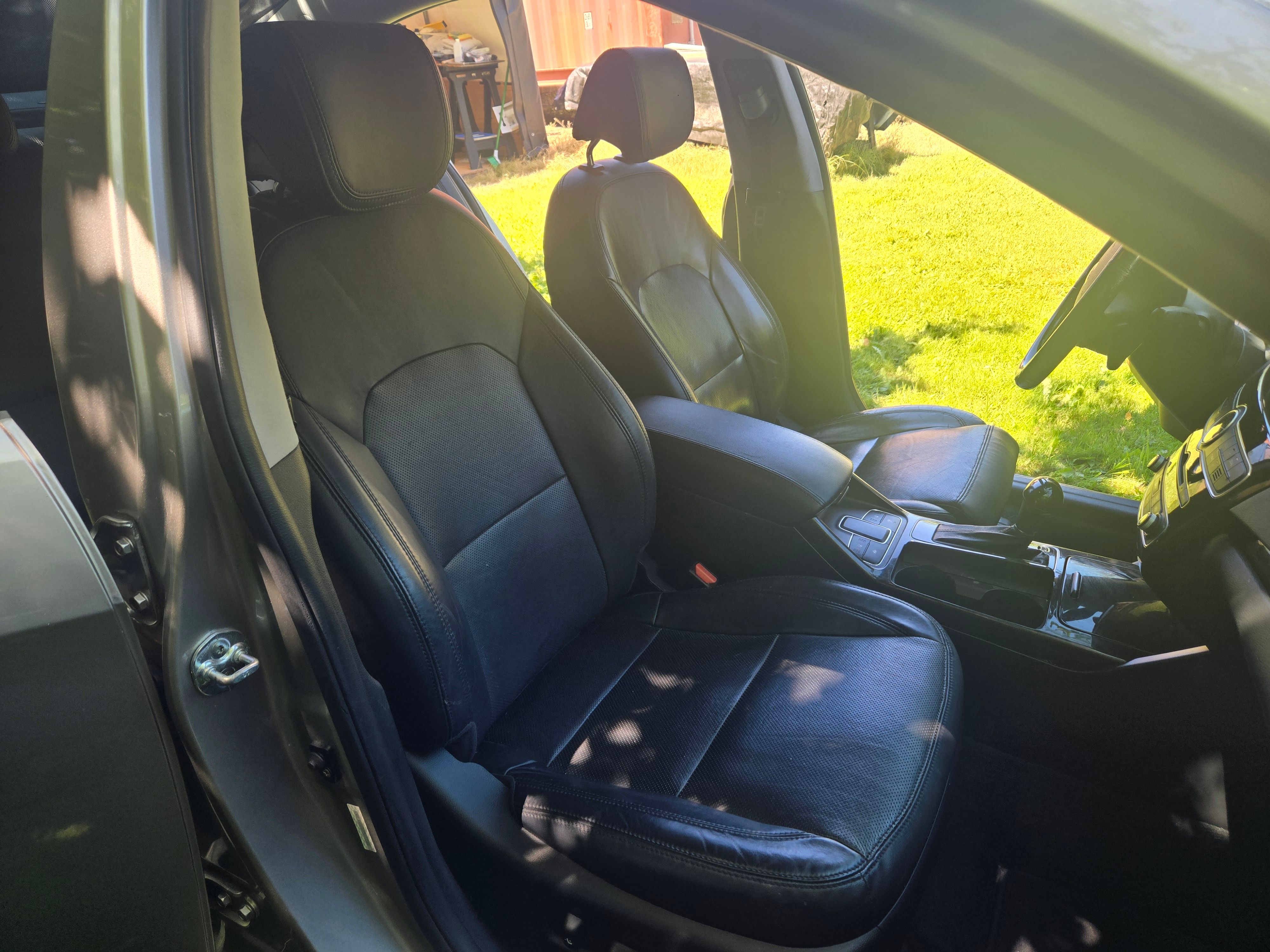 Used 2015 Kia Cadenza Premium w/ Luxury Package FWD image 17