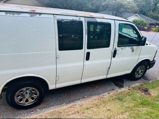 Used 2011 GMC Savana 1500 RWD image 1
