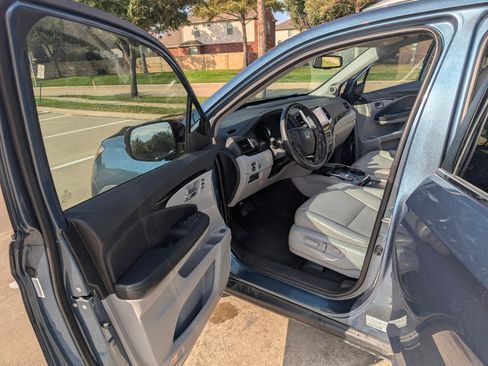 Used 2017 Honda Pilot Touring image 11