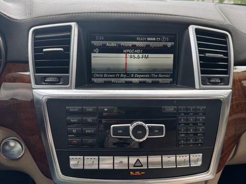 Used 2014 Mercedes-Benz GL 450 4MATIC image 2