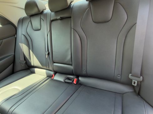 Used 2025 Hyundai Elantra Limited FWD image 13