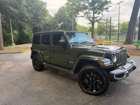 Used 2023 Jeep Wrangler Unlimited Sahara w/ Cold Weather Group AWD/4WD image 24