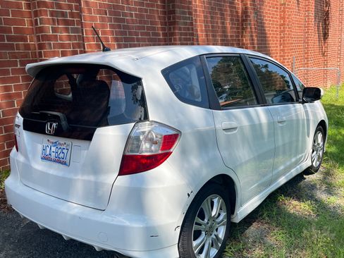 Used 2011 Honda Fit Sport image 1