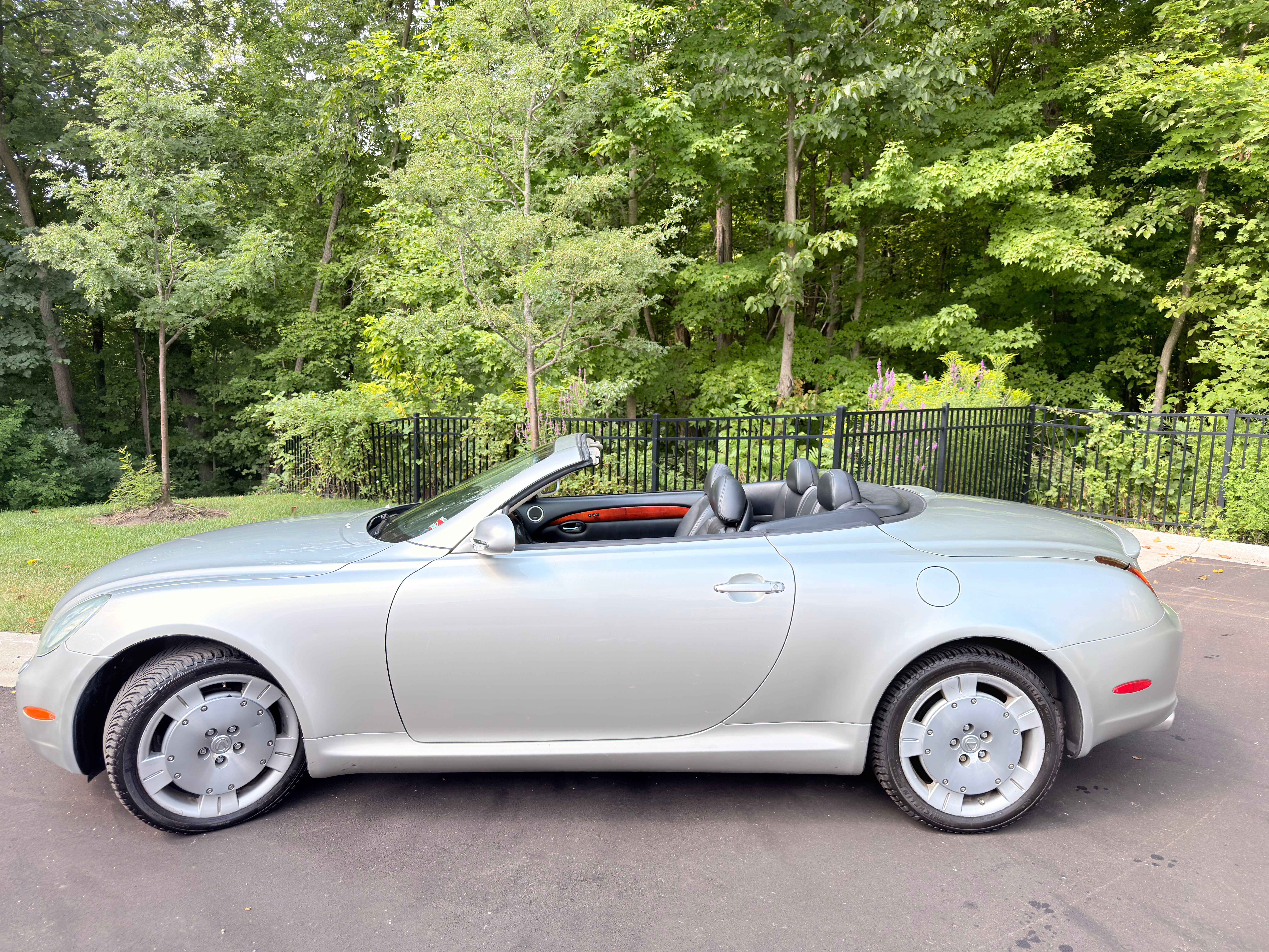 Used 2002 Lexus SC 430 Convertible RWD image 1