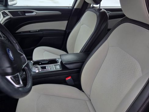 Used 2020 Ford Fusion SE w/ Equipment Group 151A image 6