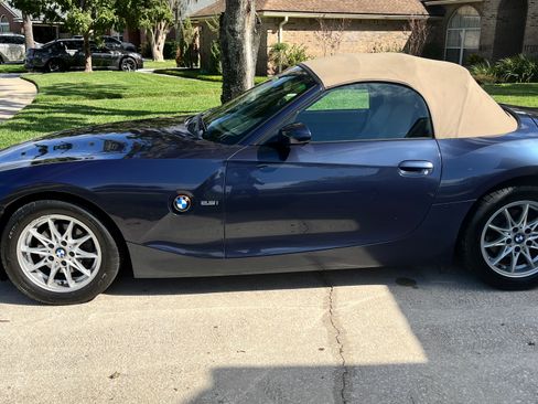 Used 2004 BMW Z4 2.5i image 1