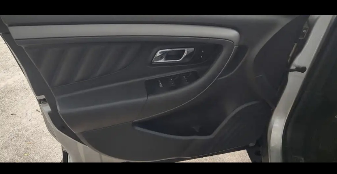 Used 2010 Ford Taurus SEL FWD image 6