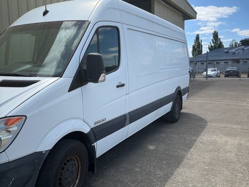 Used 2007 Dodge Sprinter 2500 image 2