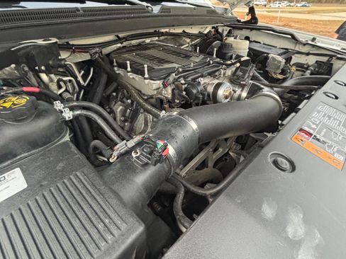 Used 2018 Chevrolet Suburban LT w/ Luxury Package image 13