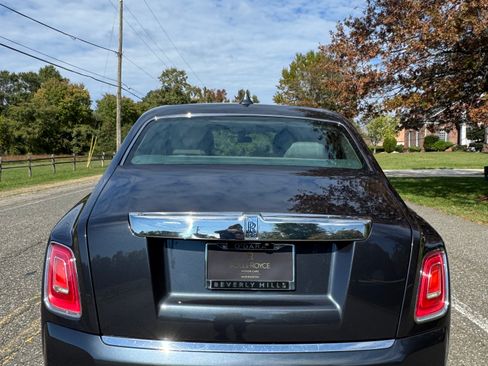 Used 2018 Rolls-Royce Phantom Sedan image 9