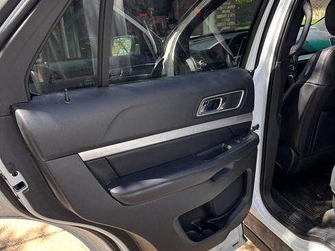 Used 2016 Ford Explorer XLT w/ Equipment Group 202A AWD/4WD image 29