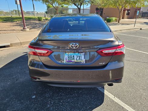 Used 2018 Toyota Camry XLE image 9