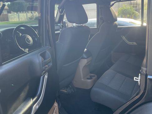 Used 2011 Jeep Wrangler Unlimited Rubicon w/ Connectivity Group image 6