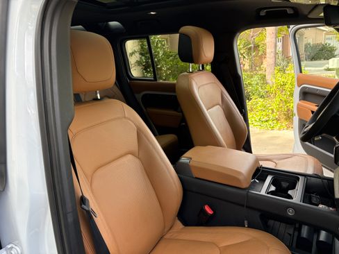 Used 2023 Land Rover Defender 110 image 27