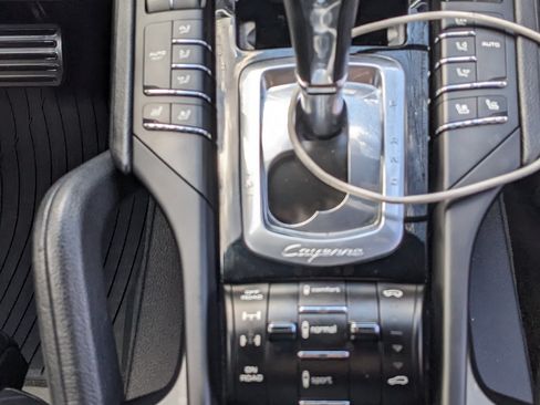 Used 2014 Porsche Cayenne S image 22