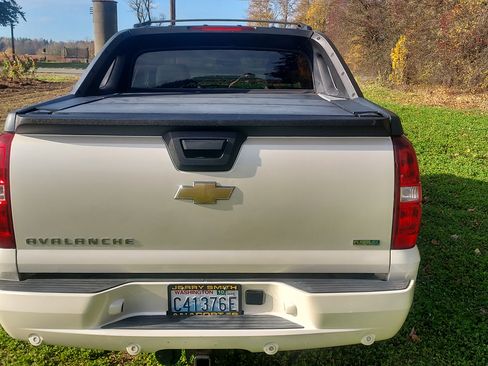 Used 2010 Chevrolet Avalanche LTZ image 9