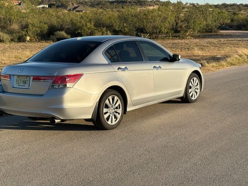 Used 2011 Honda Accord EX-L image 2