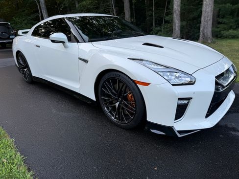 Used 2021 Nissan GT-R Premium AWD/4WD image 1