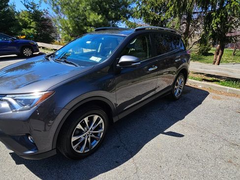 Used 2018 Toyota RAV4 Limited image 4