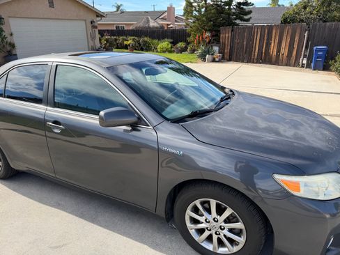 Used 2011 Toyota Camry Hybrid FWD image 2
