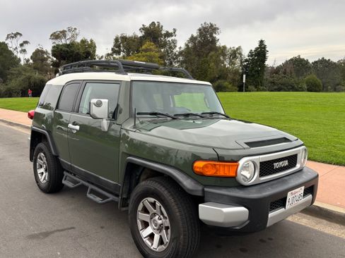 Used 2014 Toyota FJ Cruiser 4WD image 1