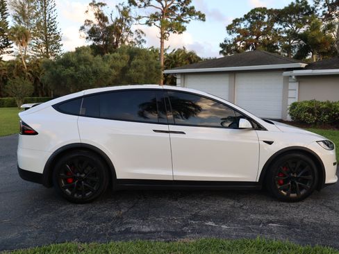 Used 2023 Tesla Model X Plaid image 8