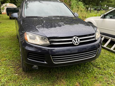 Used 2014 Volkswagen Touareg Executive AWD/4WD image 25