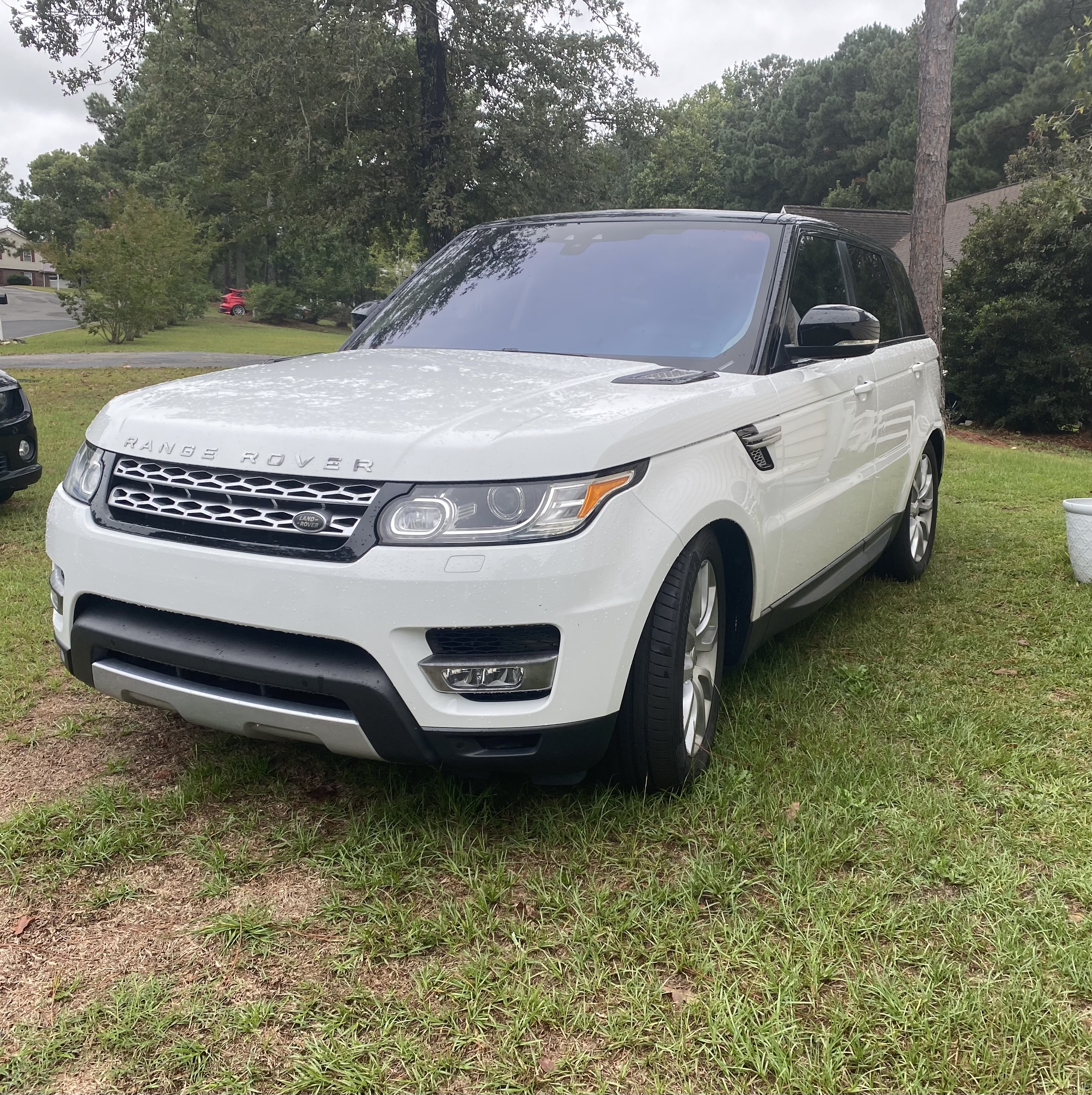 Used 2017 Land Rover Range Rover Sport HSE AWD/4WD image 2