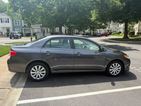 Used 2013 Toyota Corolla LE FWD image 8