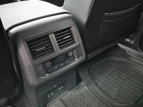 Used 2022 Volkswagen Atlas SE image 24