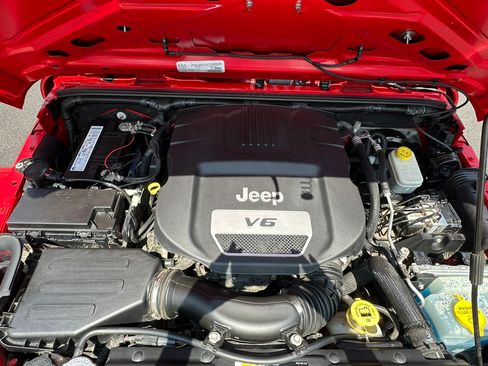 Used 2017 Jeep Wrangler Sport AWD/4WD image 13