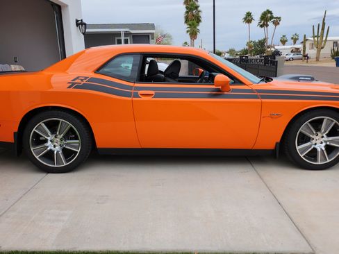 Used 2014 Dodge Challenger R/T image 9