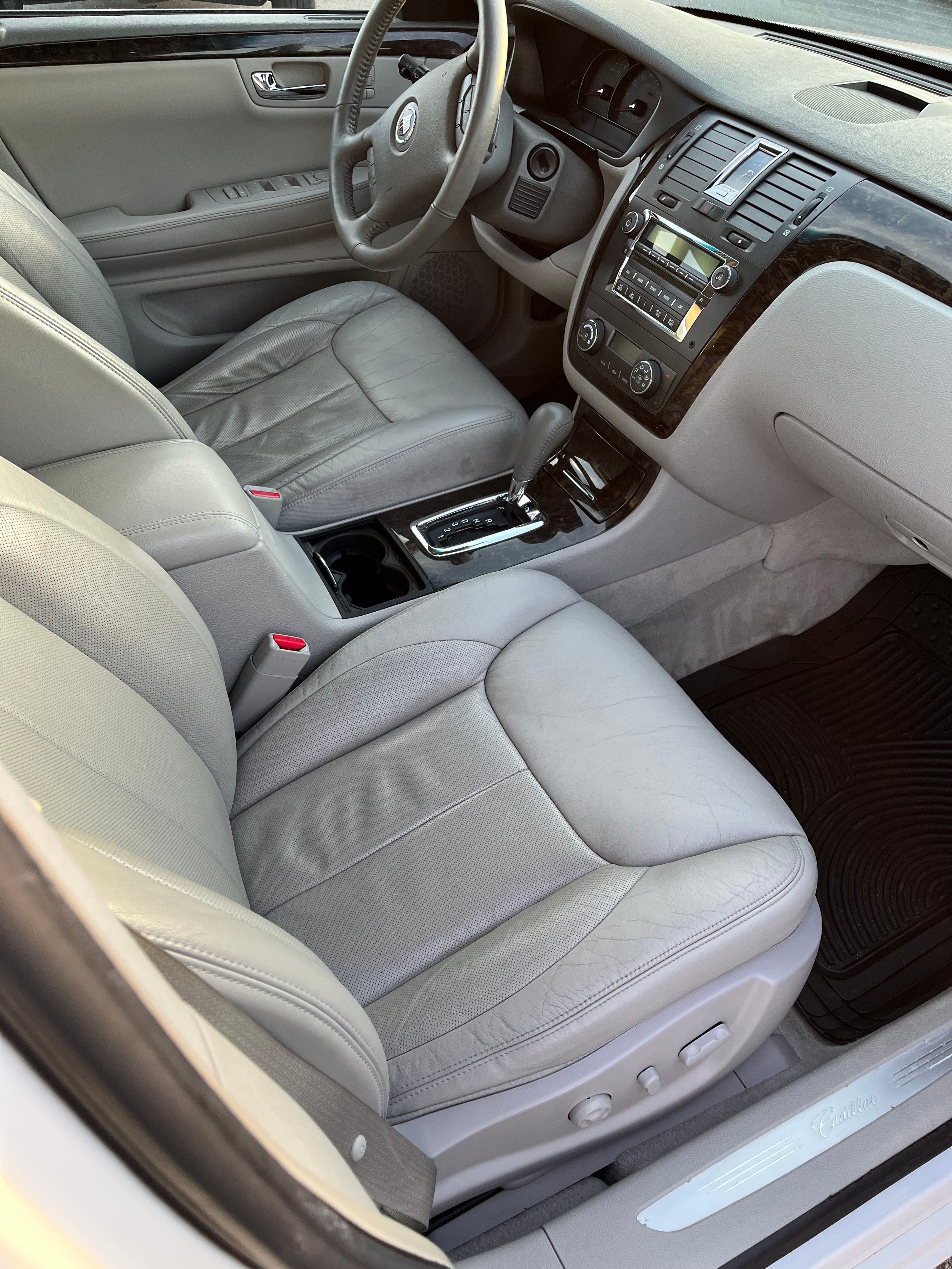 Used 2008 Cadillac DTS FWD image 25