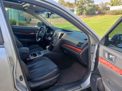 Used 2012 Subaru Outback 3.6R Limited w/ Moonroof Pkg image 10