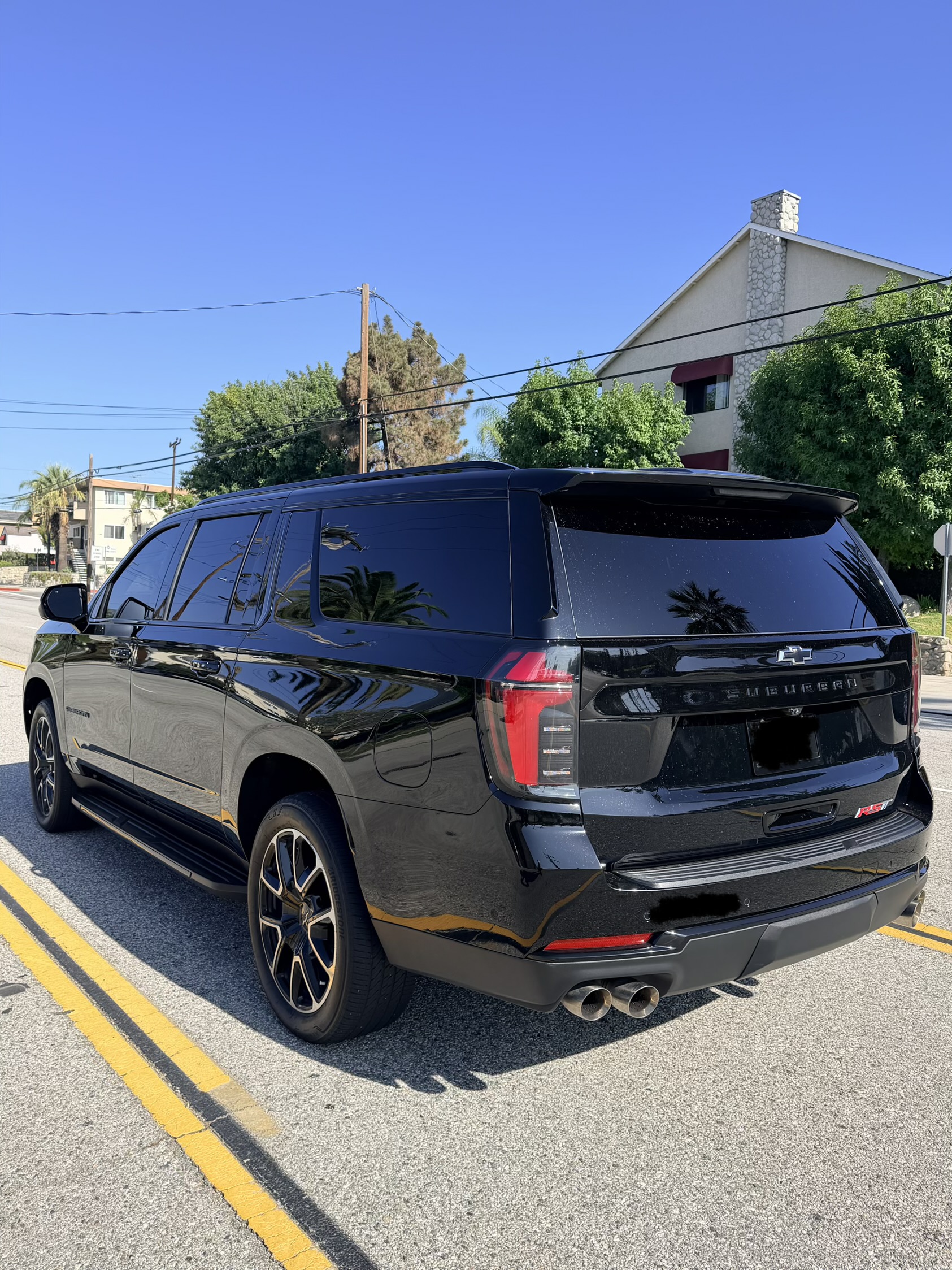 Used 2025 Chevrolet Suburban RST RWD image 4