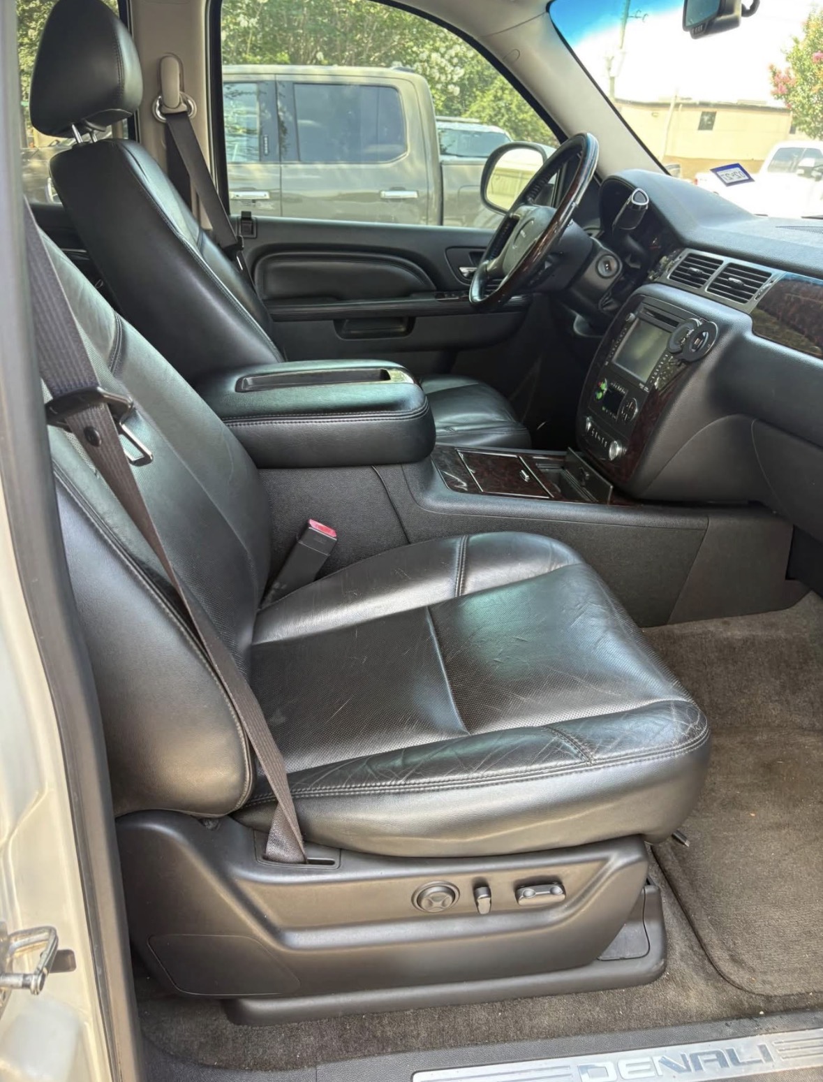 Used 2012 GMC Yukon Denali RWD image 8