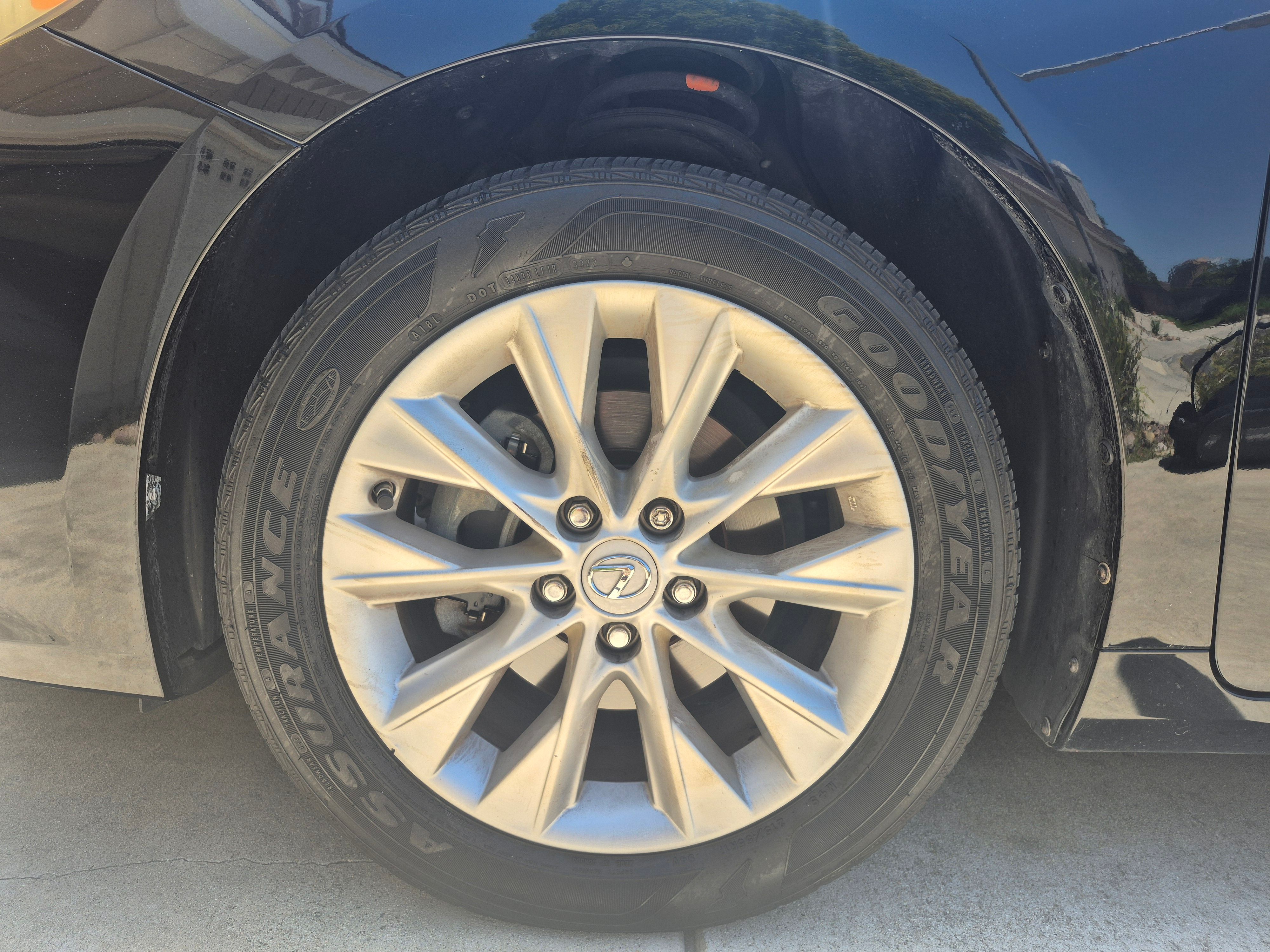 Used 2014 Lexus ES 300h w/ Premium Package w/Bamboo Trim FWD image 16