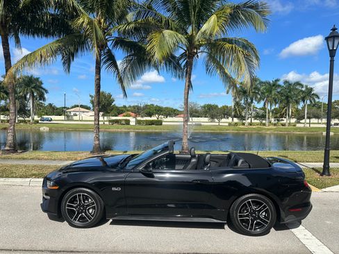 Used 2018 Ford Mustang GT Premium RWD image 13