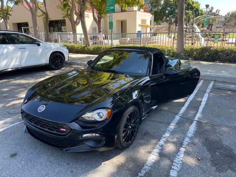 Used 2018 FIAT 124 Spider Classica w/ Technology & Siriusxm Group image 8