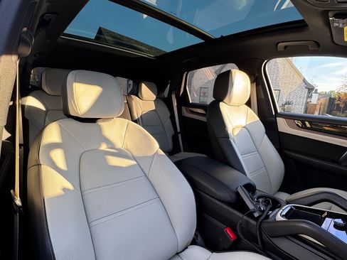 Used 2024 Porsche Cayenne S image 19