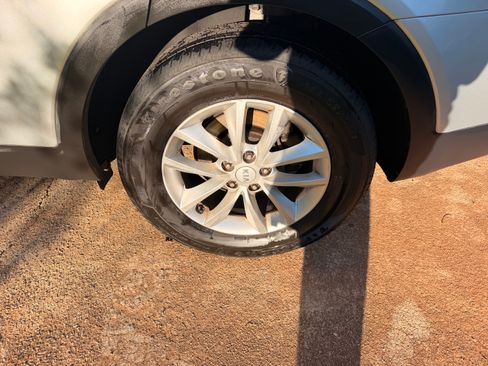 Used 2017 Kia Sorento LX image 12