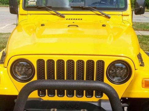 Used 2004 Jeep Wrangler 4WD w/ Dual Top Group image 4