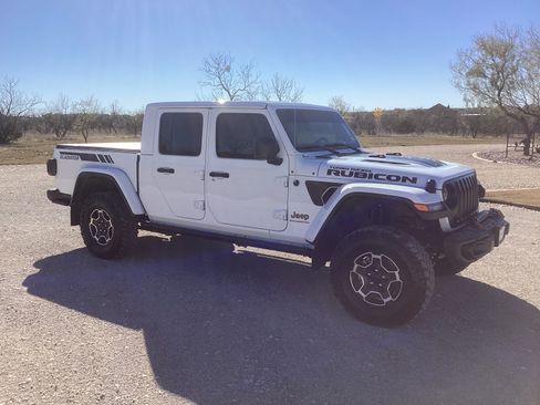 Used 2023 Jeep Gladiator Rubicon AWD/4WD image 4