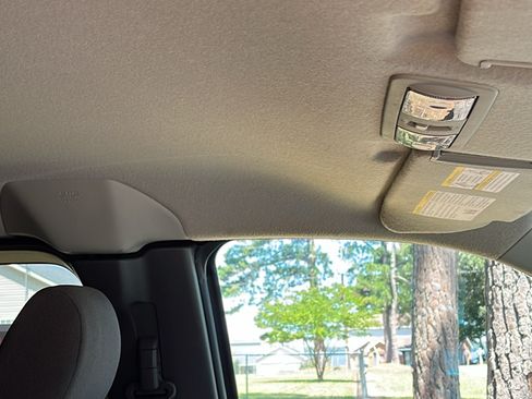 Used 2012 Nissan Frontier SV AWD/4WD image 11