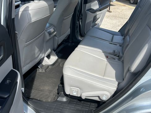 Used 2019 Toyota Highlander XLE image 8