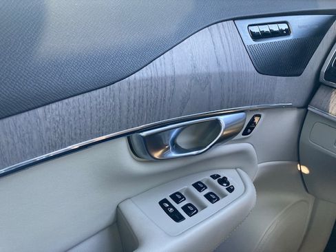 Used 2023 Volvo XC90 B5 Plus w/ Protection Package Premier image 12