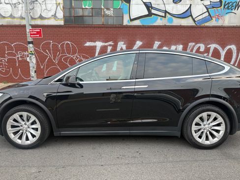 Used 2020 Tesla Model X Long Range image 11