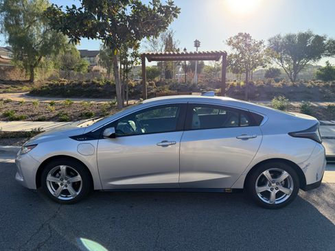 Used 2016 Chevrolet Volt LT image 2